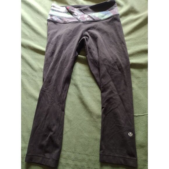 Lululemon Cropped Black leggings with Floral band. Size 4 - Picture 1 of 3